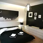 Black&white Apartment- Wierzbowa 5 Poznań