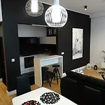 Black&white Apartment- Wierzbowa 5 Appartement Poznań