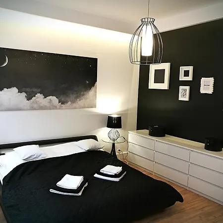 Black&white Apartment- Wierzbowa 5 بوزنان