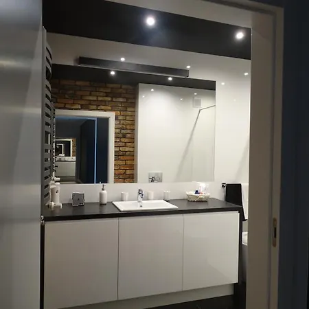 Black&white Apartment- Wierzbowa 5 بوزنان